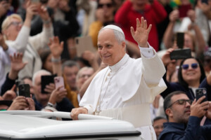 le pape leon xiv nous sommes appeles a prononcer des paroles claires contre la guerre