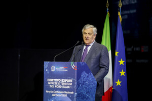 iran tajani sur hormuz le format med9 doit devenir permanent