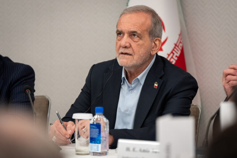 iran pezeshkian negocier ne signifie pas capituler nous defendons les interets nationaux