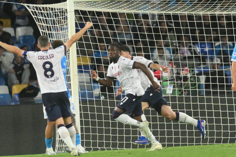 football serie a naples bologne 2 3 rowe fait la difference