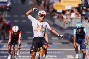 giro ditalia narvaez simpose a cosenza ciccone endosse le maillot rose