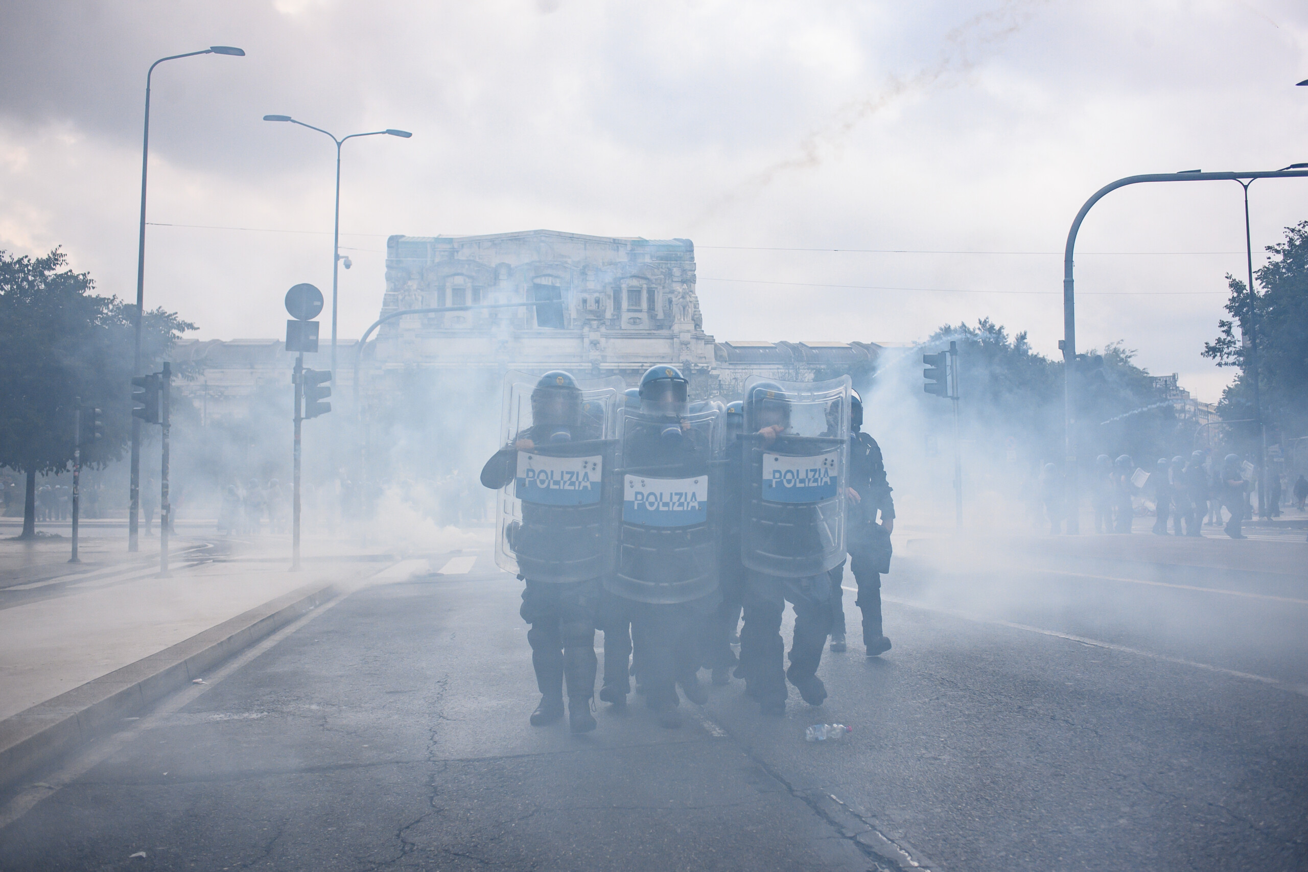 Milan, affrontements près de la gare Centrale pour la Flottille et Gaza : 7 nouvelles arrestations 1 milan affrontements pres de la gare centrale pour la flottille et gaza 7 nouvelles arrestations scaled