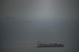 iran un navire saisi au large des emirats il se dirige vers les eaux iraniennes