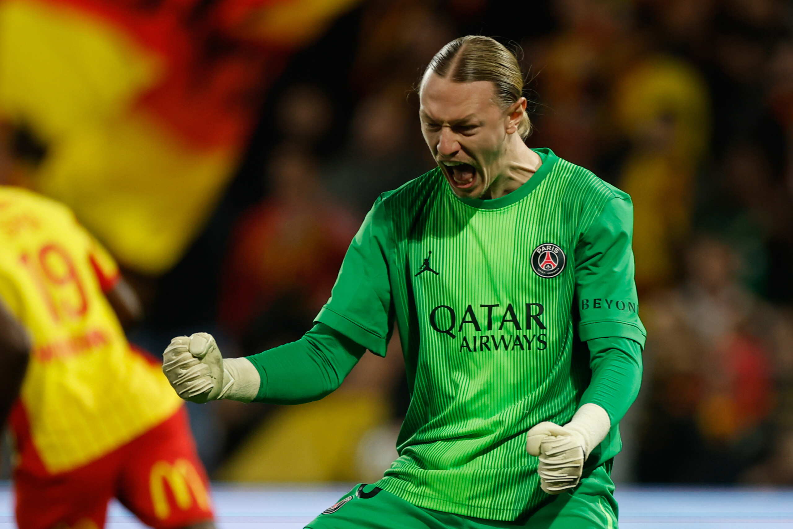 le psg remporte la ligue 1 pour la cinquieme fois consecutive lens sincline 2 0 scaled