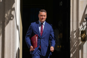 royaume uni streeting demissionne de son poste de ministre en vue dun duel avec starmer