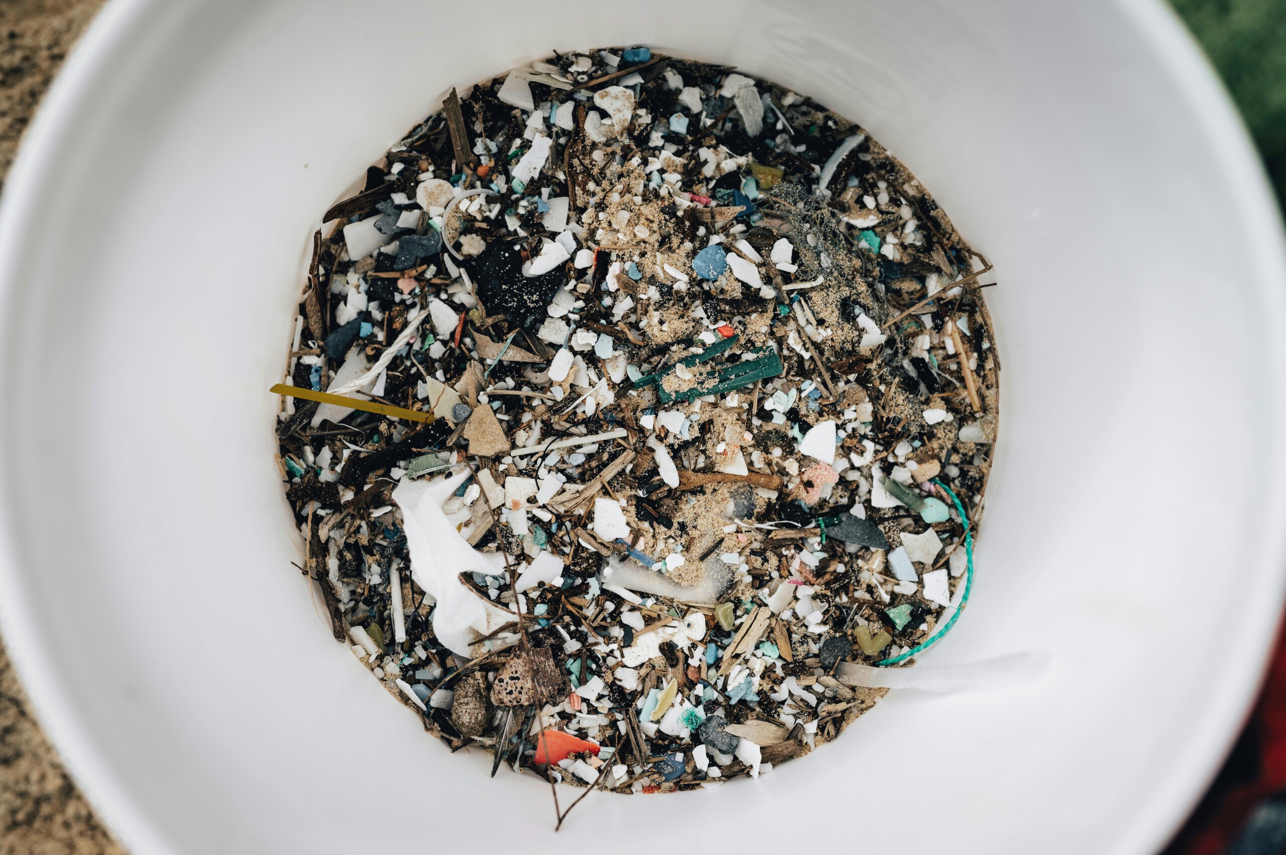 sante augmentation des crises cardiaques due a la presence de microplastiques dans le corps humain scaled