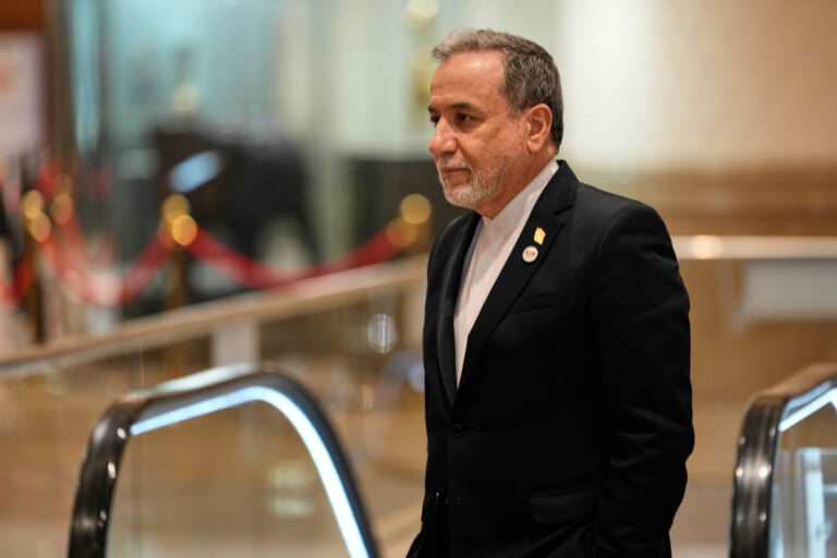 iran araghchi les messages contradictoires des etats unis compliquent le processus de negociation
