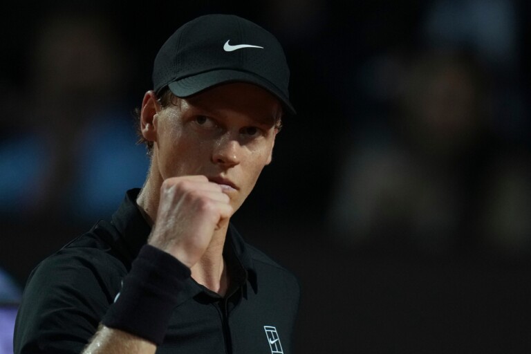 open ditalie le match sinner medvedev a ete suspendu en raison de la pluie alors que le joueur du haut adige menait 4 2 dans le troisieme set