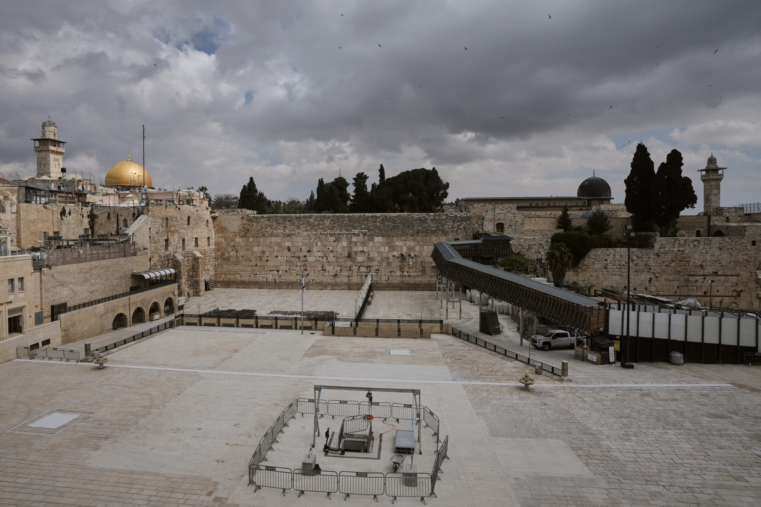 jerusalem forum des chretiens de terre sainte un juif crache sur une statue de la vierge marie scaled