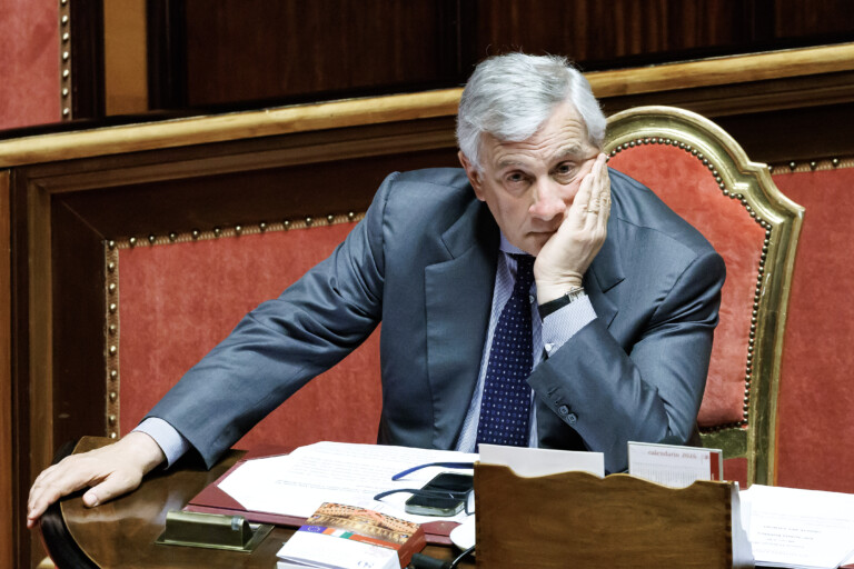 modene tajani sentretient avec piantedosi je prie pour la sante de tous les blesses