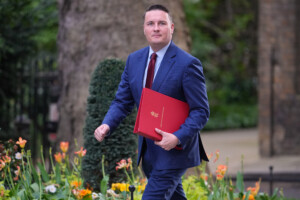 royaume uni lancienne ministre streeting se porte candidate a la direction du parti travailliste