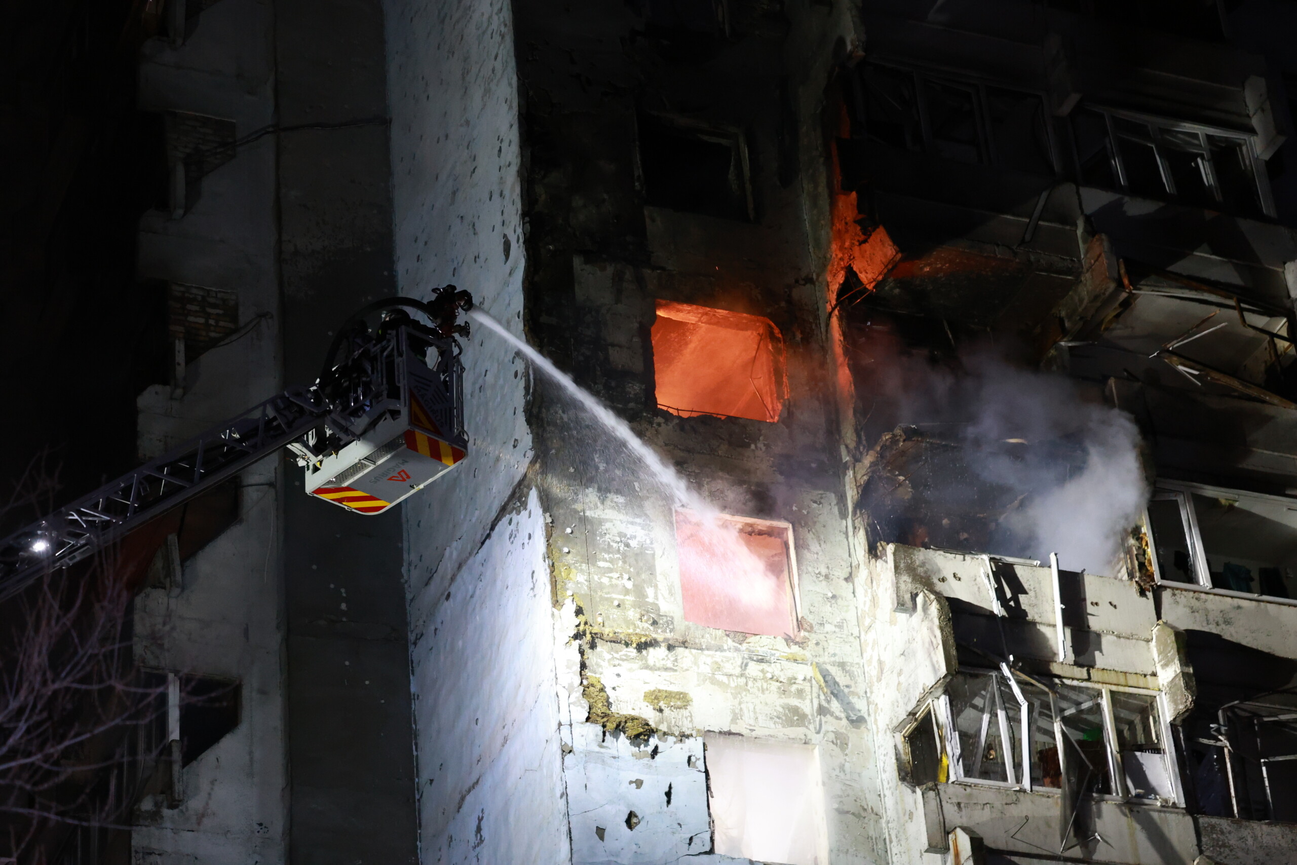 ukraine 850 attaques en 24 heures sur zaporijia un mort et 21 blesses scaled