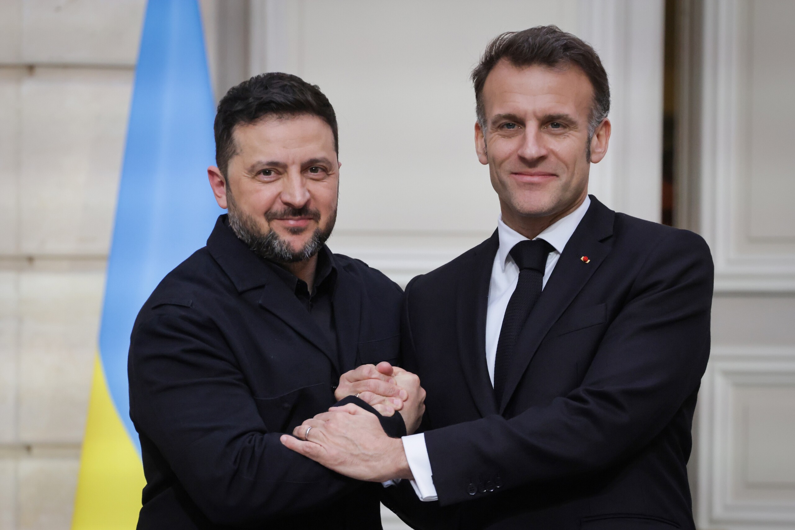 ukraine zelensky entend macron focus sur la defense et le parcours dadhesion a lue scaled