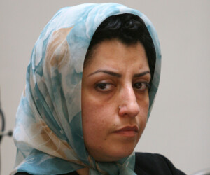 en iran la laureate du prix nobel narges mohammadi a quitte lhopital