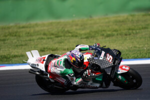 motogp johann zarco souffre dune lesion du ligament croise et du perone