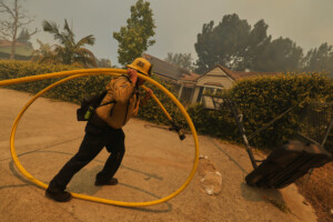 etats unis 17 000 personnes sous le coup dordres devacuation en raison dun incendie en californie
