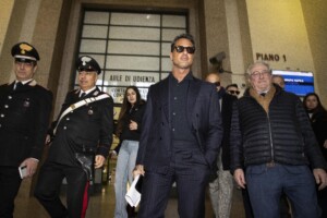 milan le verdict final dans laffaire de faillite de fabrizio corona reporte au 11 juin