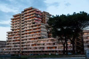 naples effondrement dune partie de la vela rossa a scampia le batiment etait inoccupe