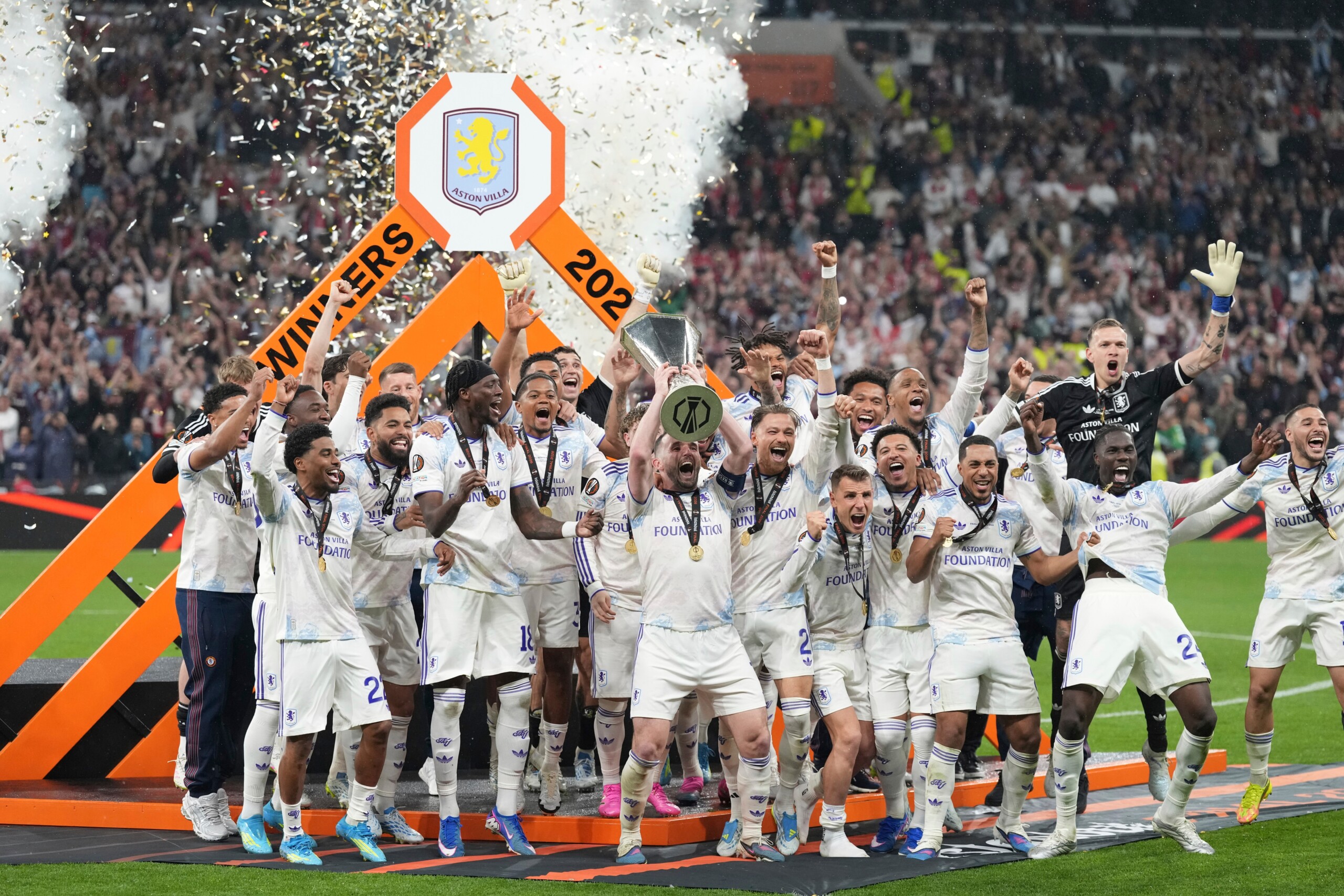 ligue europa aston villa sacre champion fribourg battu 3 0 en finale scaled