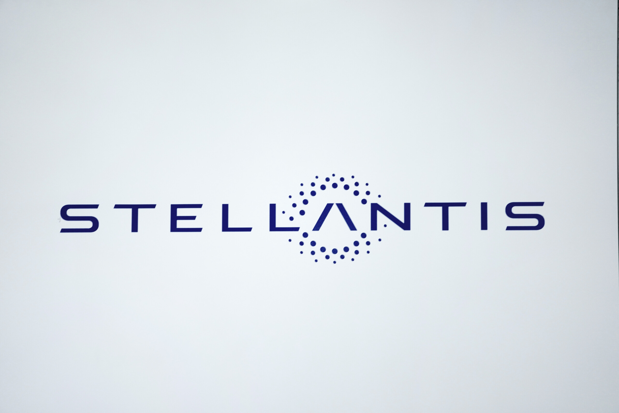 Stellantis : nouveau plan « Fastlane », 60 milliards d'euros d'investissements et 60 nouveaux modèles d'ici 2030 1 stellantis nouveau plan fastlane 60 milliards deuros dinvestissements et 60 nouveaux modeles dici 2030 scaled