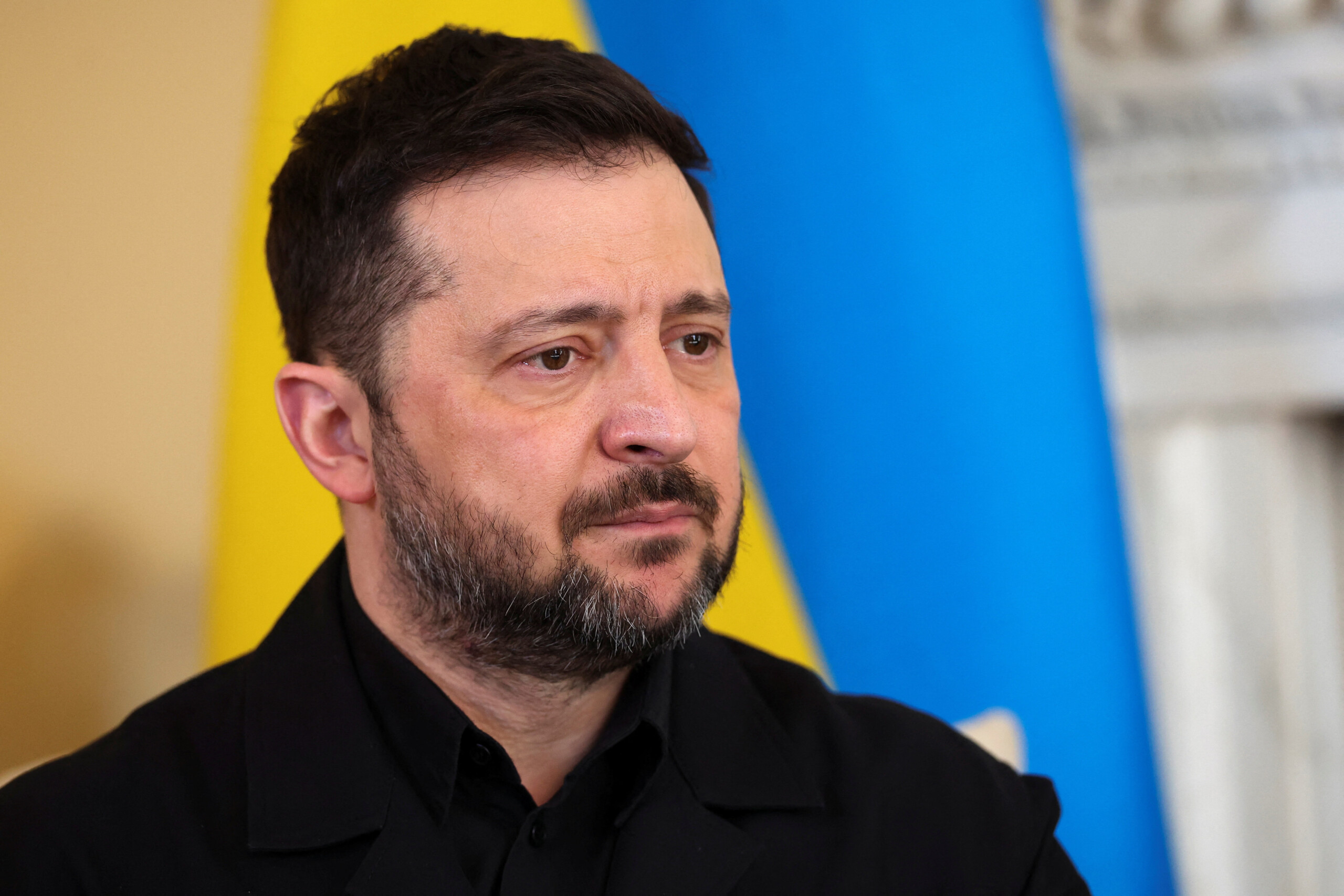ukraine zelensky le siege des services secrets russes a kherson a ete touche on denombre des centaines de morts et de blesses scaled