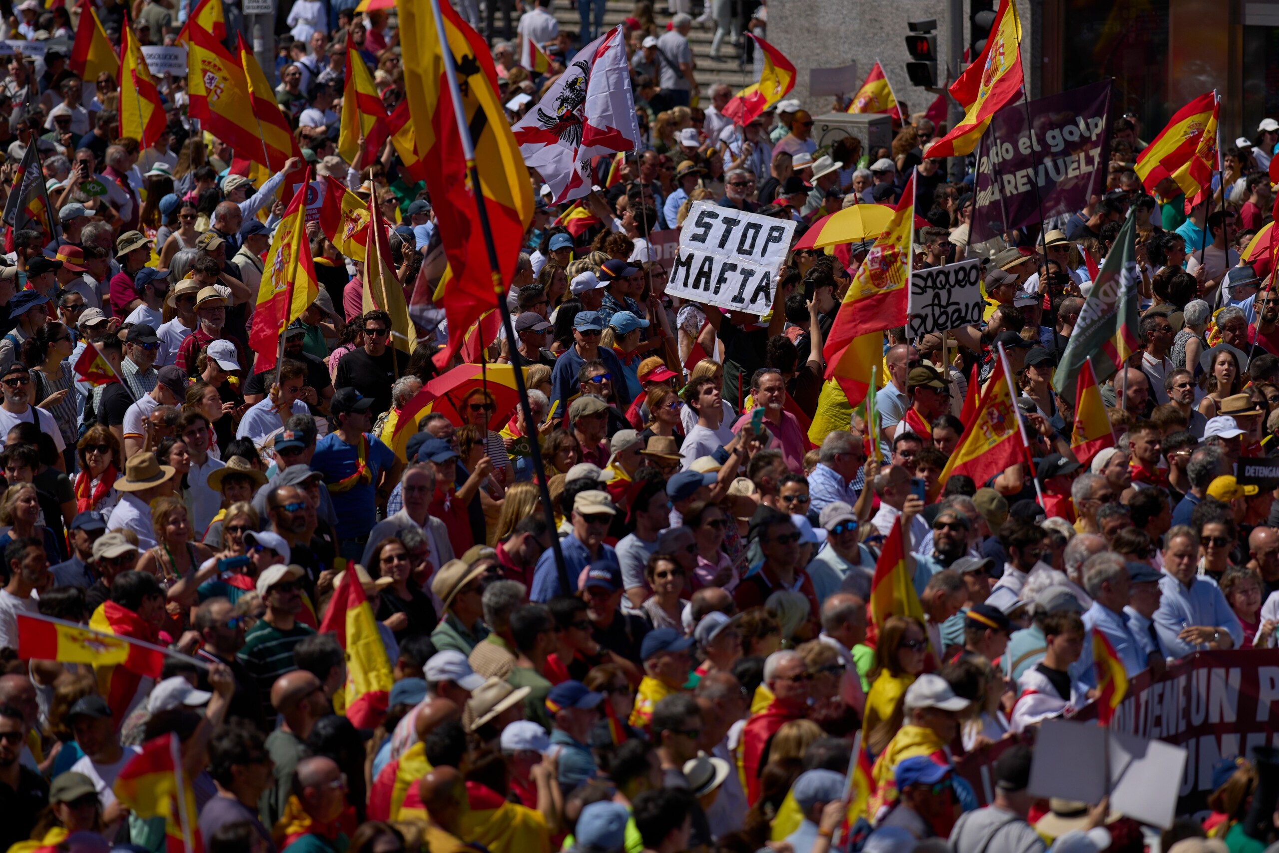 espagne 3 arrestations et 7 agents legerement blesses lors dune manifestation contre sanchez scaled