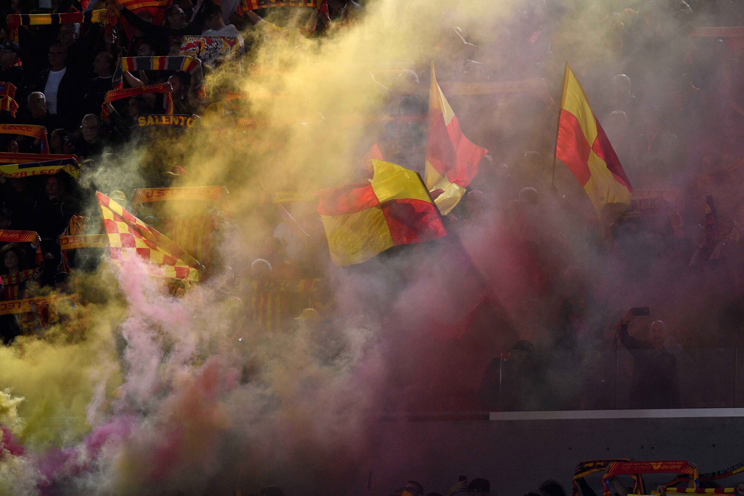 lecce sauve cremonese en serie b la lutte pour le maintien touche a sa fin scaled