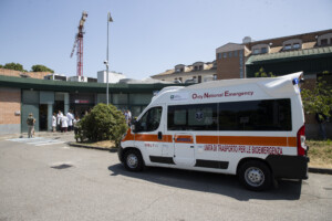 ebola deux personnes rentrees douganda admises a lhopital sacco de milan mise en place dun suivi