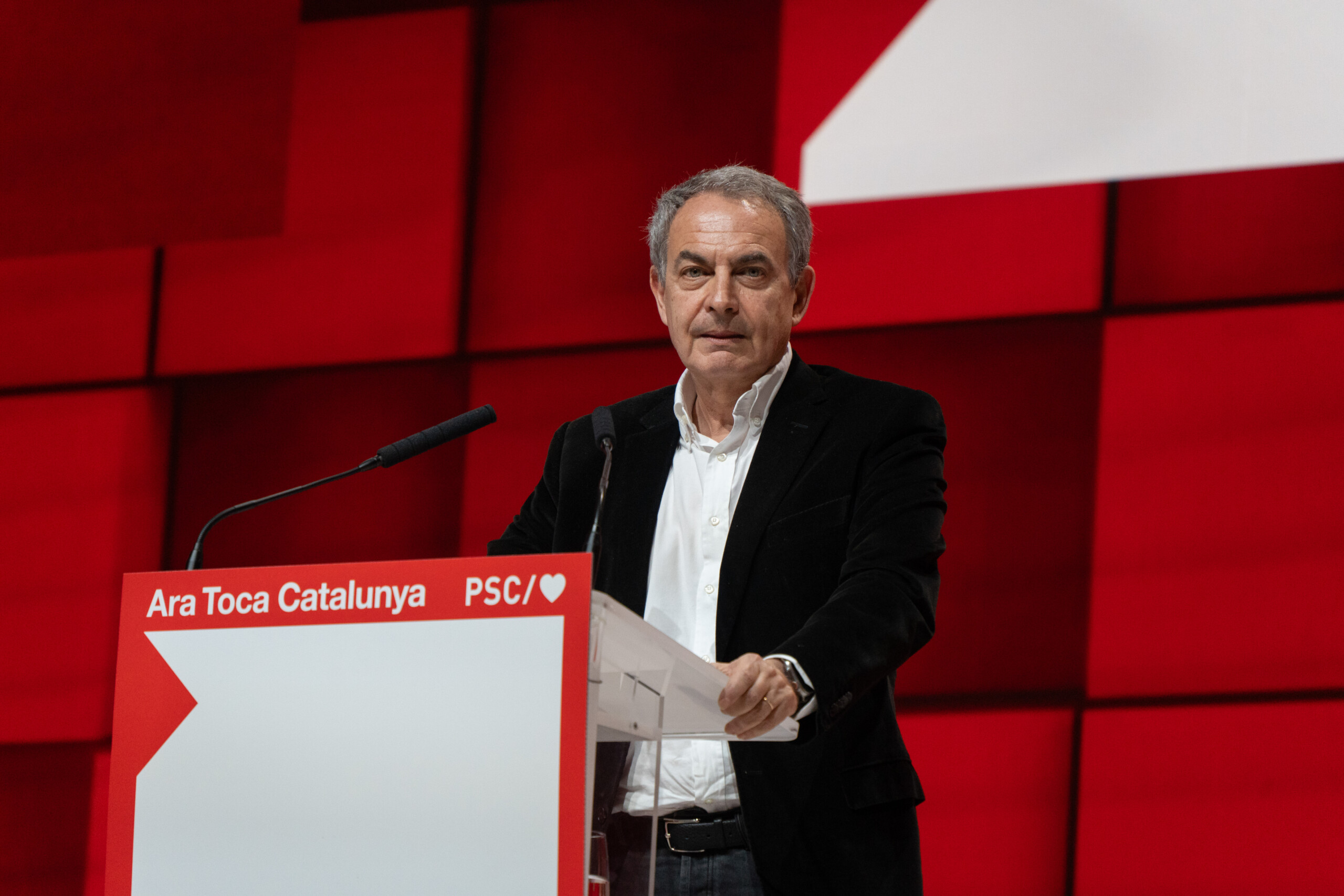 espagne le coffre du bureau de zapatero contient des dizaines de bijoux sertis de pierres precieuses scaled