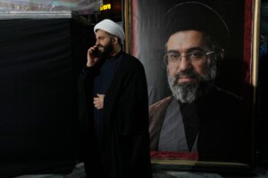 iran khamenei se trouve dans un lieu tenu secret la communication est difficile