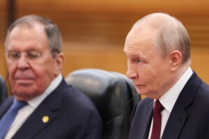 ukraine moscou les etrangers et les diplomates doivent quitter kiev nous continuerons les attaques