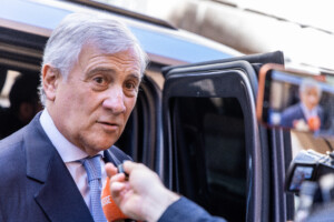 iran tajani des attaques les negociations sont au point mort la treve doit etre respectee