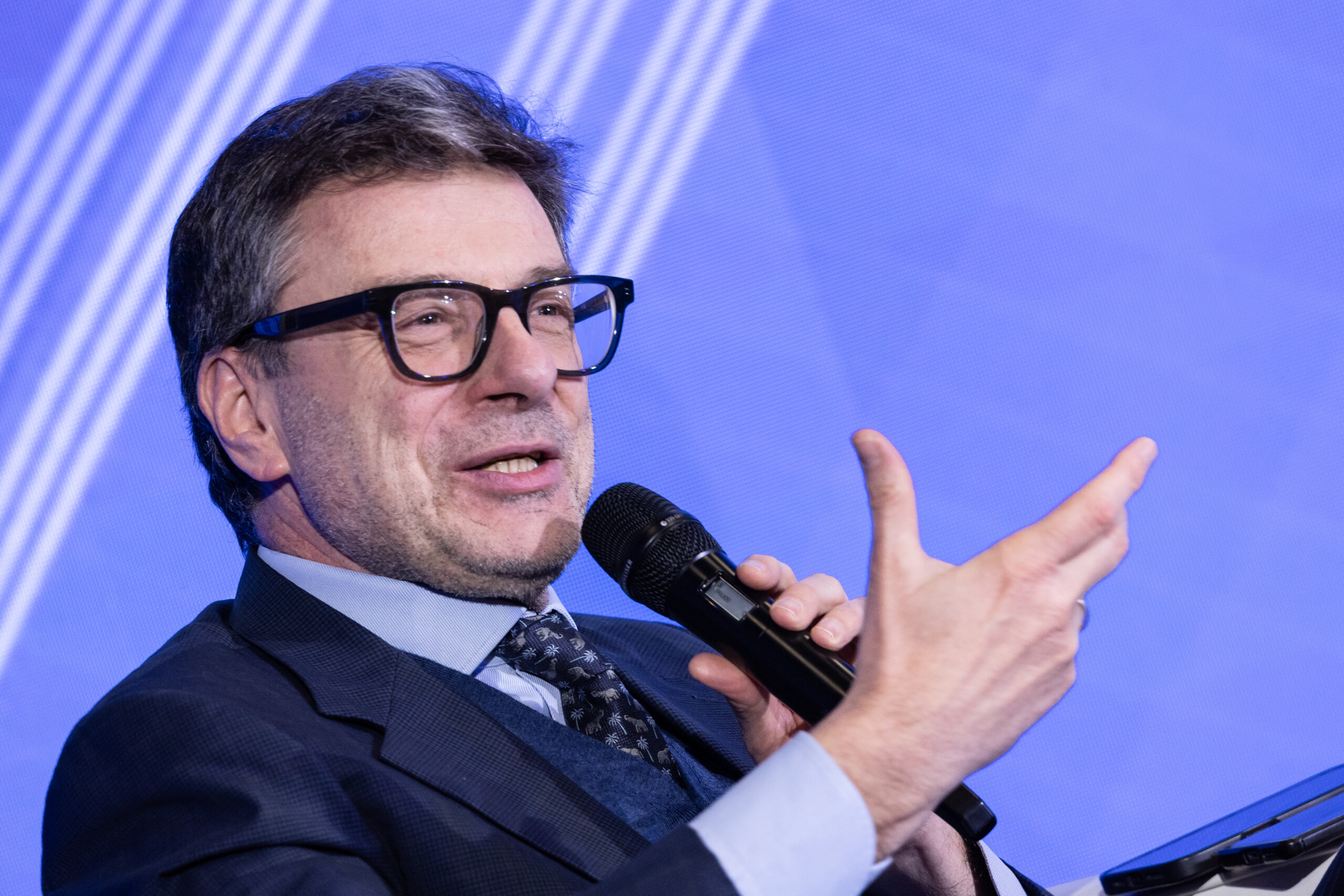 UE, Giorgetti : « Le débat sur la flexibilité n'est pas facile, nous attendons une contre-proposition » 1 ue giorgetti le debat sur la flexibilite nest pas facile nous attendons une contre proposition scaled