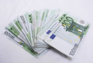 eurispes plus de 6 personnes sur 10 ont du mal a joindre les deux bouts