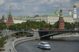 ukraine moscou prets a frapper kiev a tout moment
