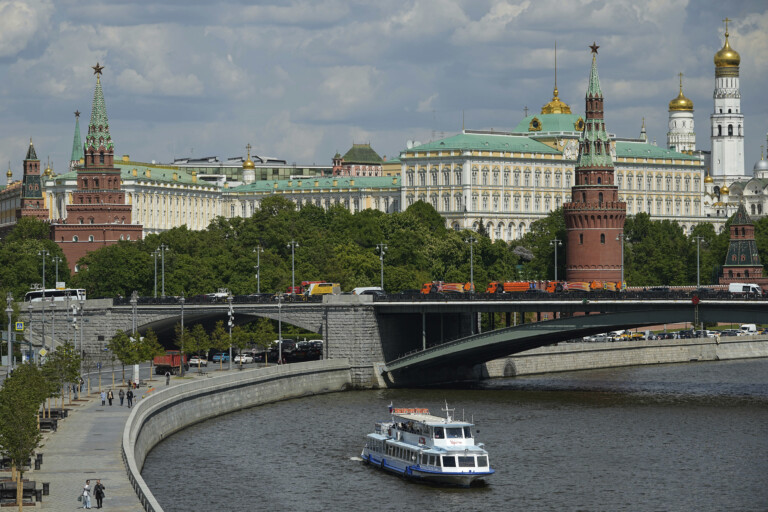 ukraine moscou prets a frapper kiev a tout moment
