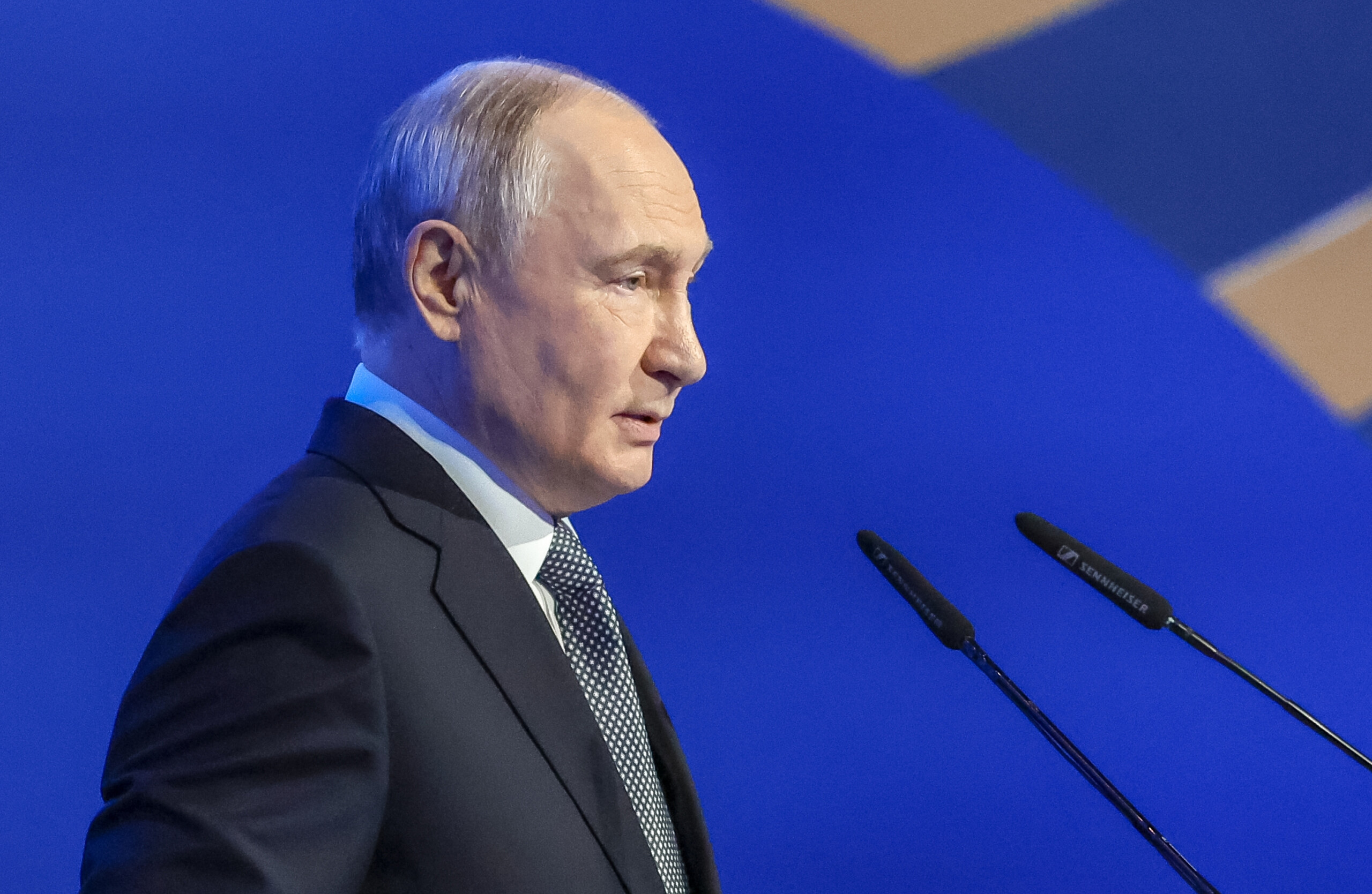 roumanie poutine la russie prete a mener une enquete objective sur le drone scaled