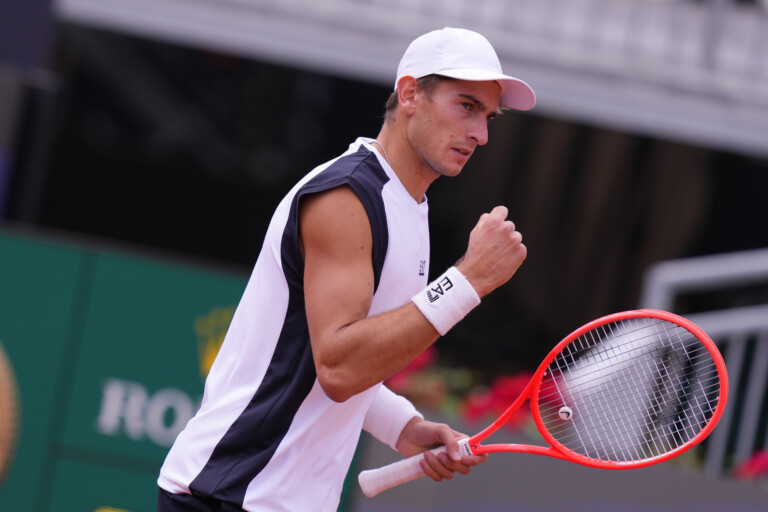 roland garros arnaldi se qualifie lui aussi pour les huitiemes collignon elimine au super tie break