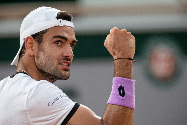 roland garros berrettini bat comesana au tie break du 5e set et se qualifie pour les huitiemes de finale