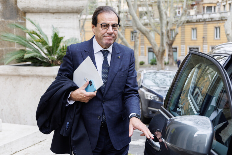 fiscalite leo reforme presque prete baisse des impots pour la classe moyenne et lutte contre levasion fiscale