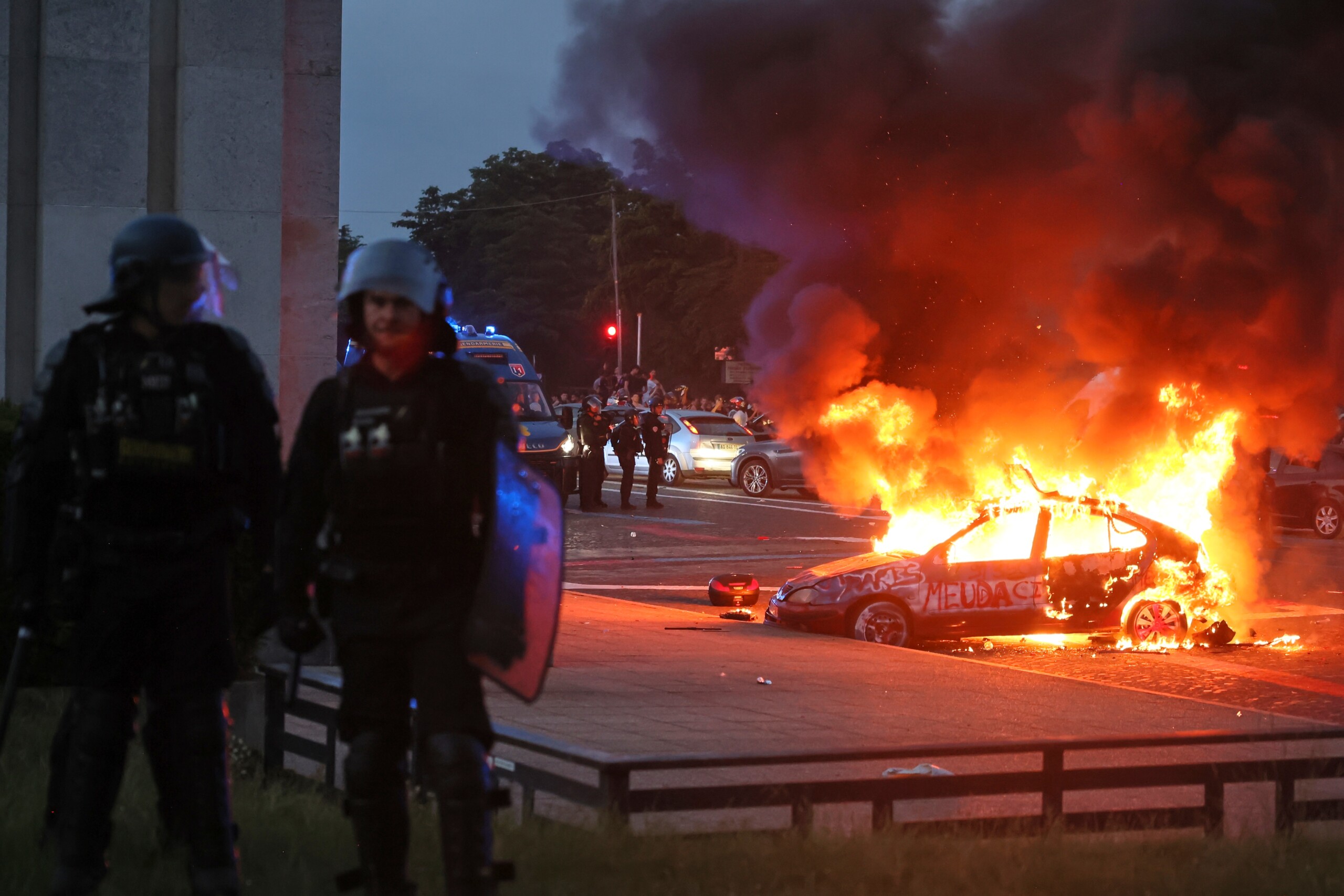 france un mort et un blesse grave lors dincidents en marge des celebrations du psg scaled