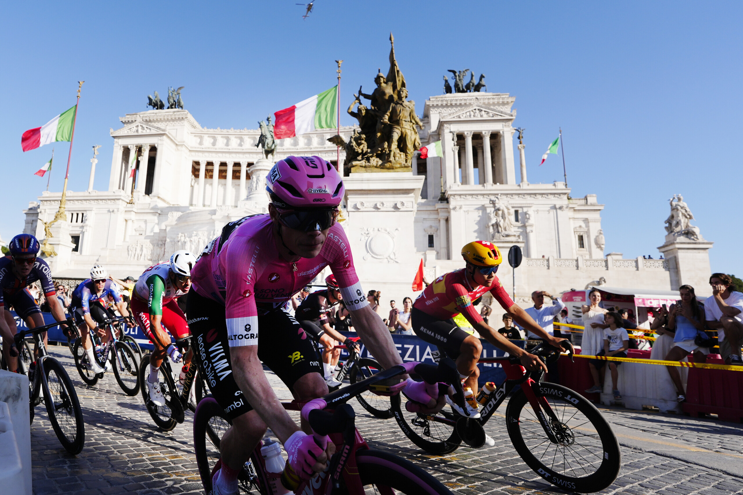 giro ditalia vingegaard remporte ledition 2026 scaled