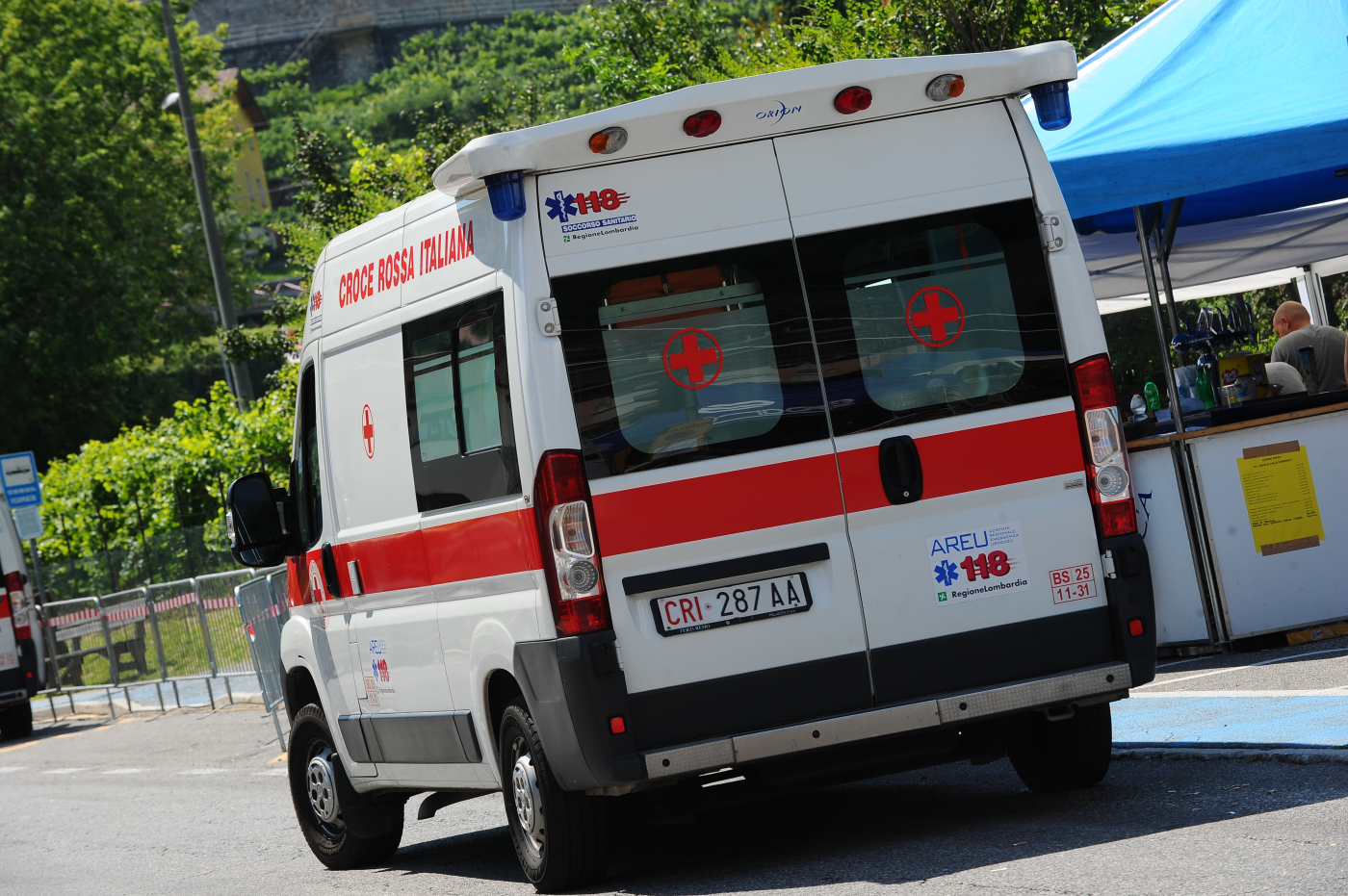 rome ils refusent dobtemperer a ostie et percutent deux jeunes filles deux arrestations les victimes legerement blessees