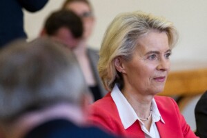 ue les medias evoquent la possibilite dun gel du plafond tarifaire sur le petrole russe pour liran