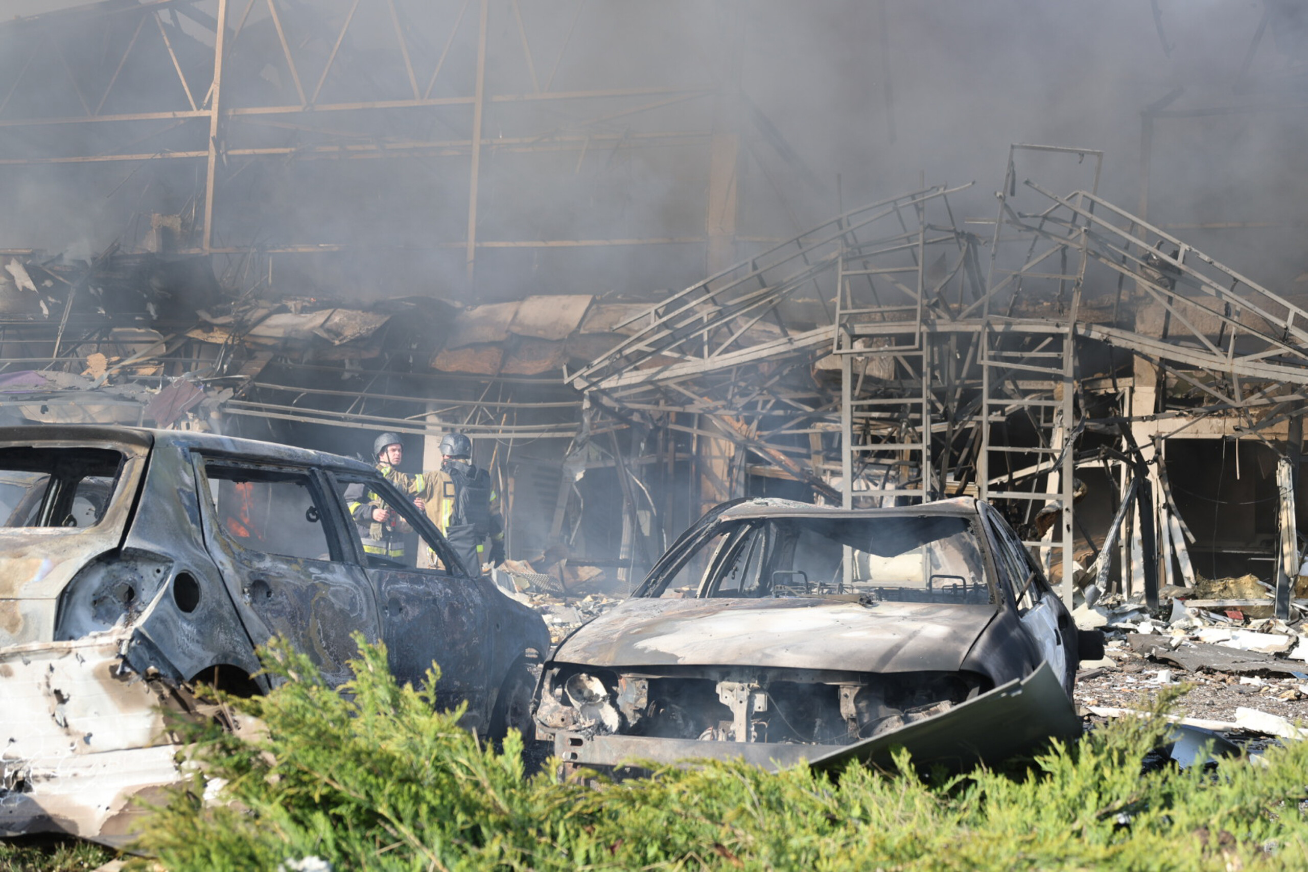 ukraine pres de mille attaques en une journee sur zaporizhzhia 2 morts et 7 blesses scaled