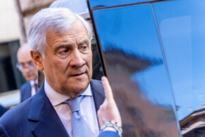 ebola tajani en italie nous ne devons pas nous inquieter mais nous mobiliser