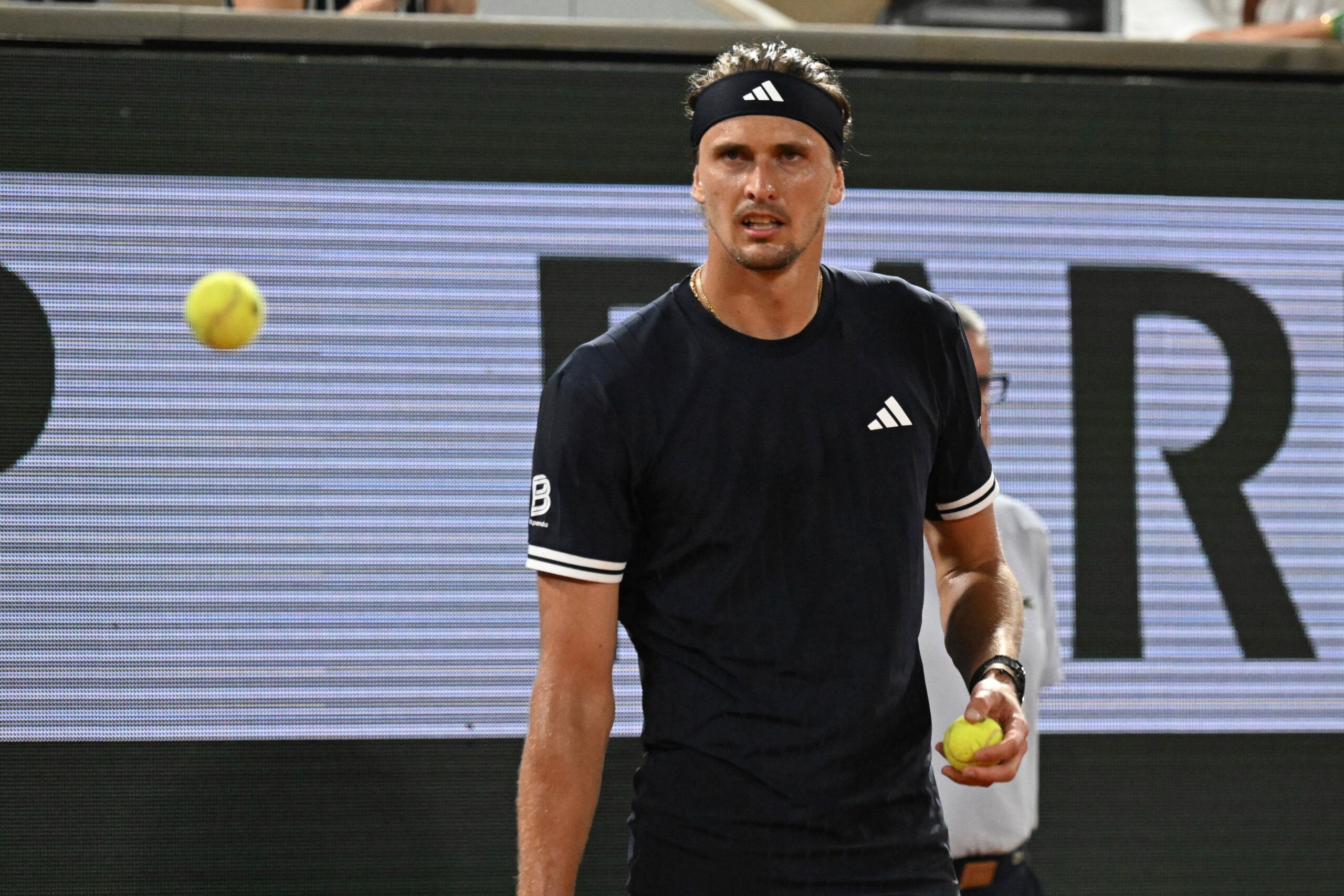 roland garros zvere bat jodar 3 0 et se qualifie pour les demi finales scaled