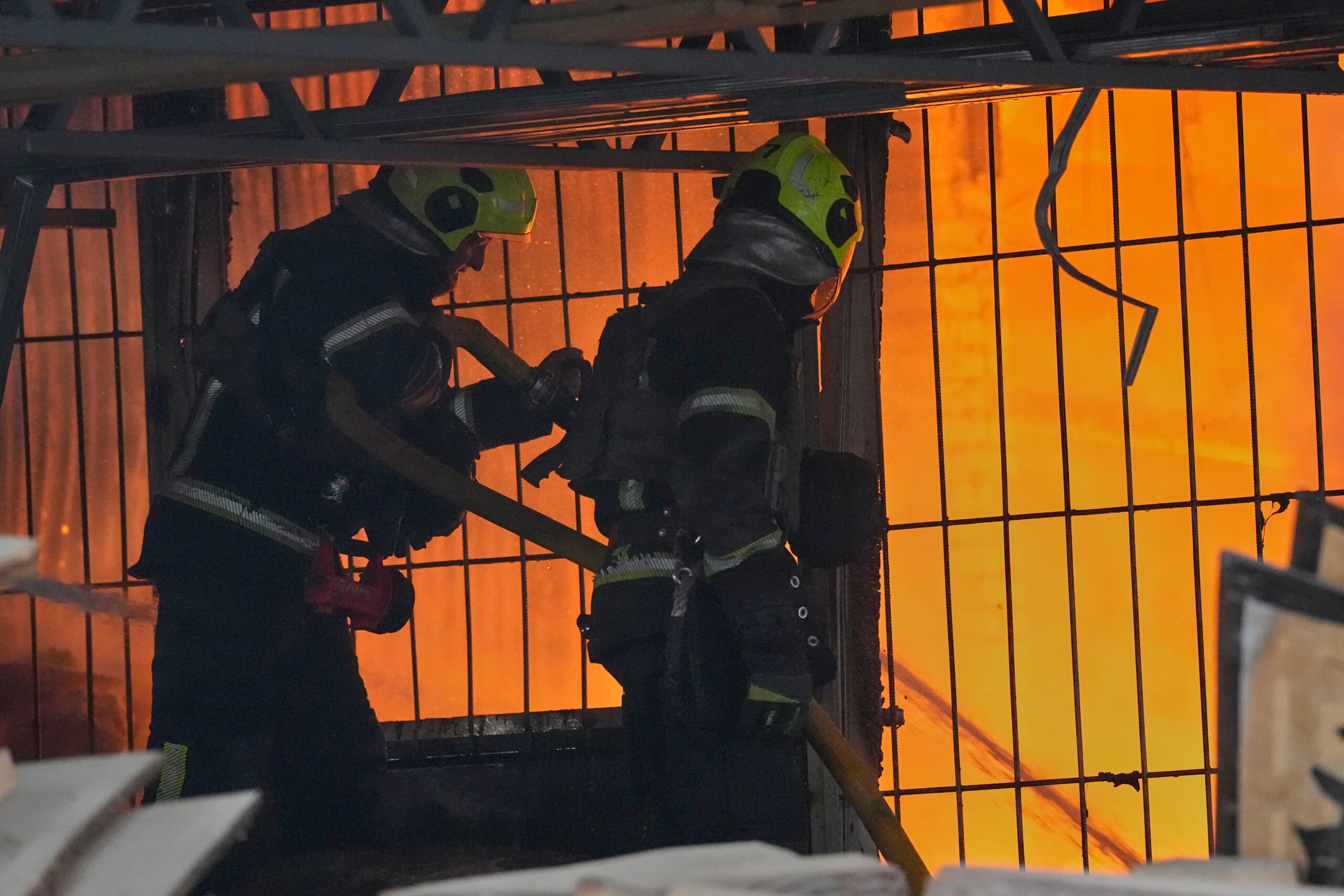 ukraine selon les medias le bilan de lattaque russe de la nuit seleve a 11 morts scaled