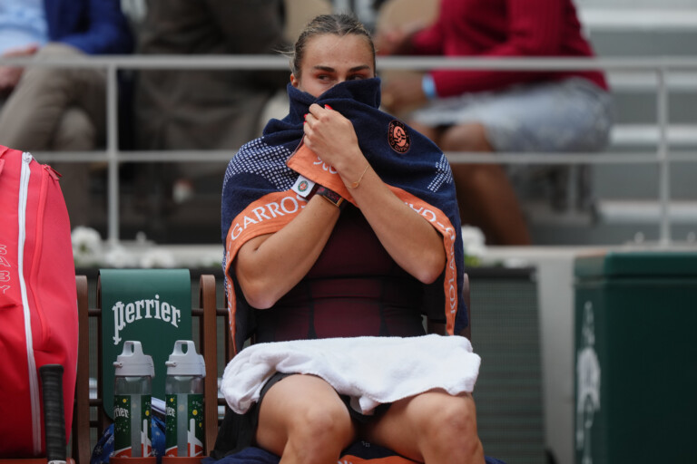 roland garros la n 1 sabalenka seffondre shnaider en demi finale