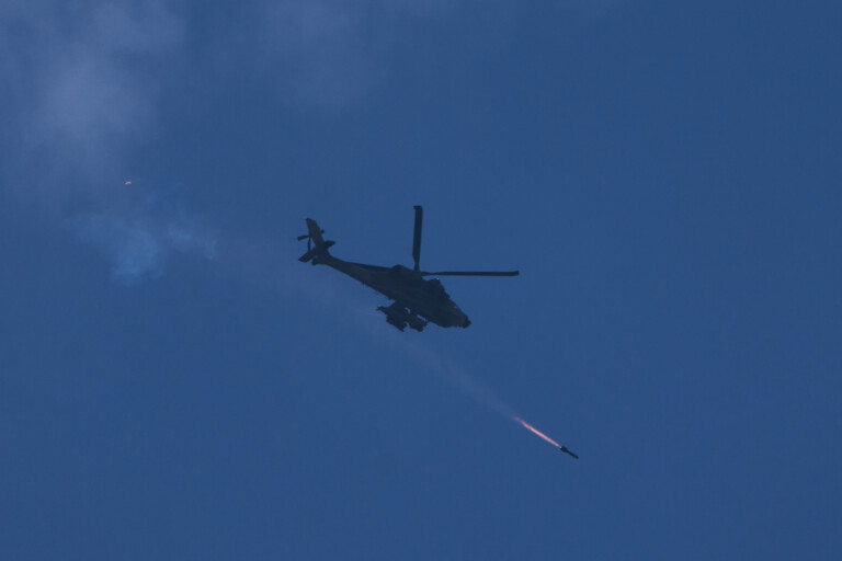 royaume uni un helicoptere secrase dans le devon trois membres dequipage decedes